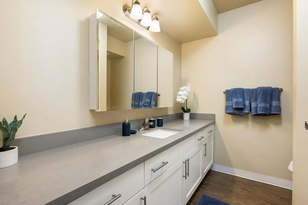Peridot Palm - Marina Views 2Br W Private Large Patio Apartment Los Angeles United States