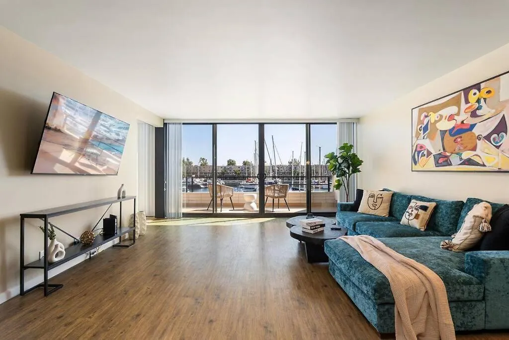 Peridot Palm - Marina Views 2Br W Private Large Patio Apartment Los Angeles