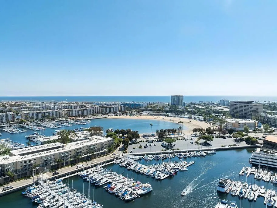 Peridot Palm - Marina Views 2Br W Private Large Patio Apartment Los Angeles