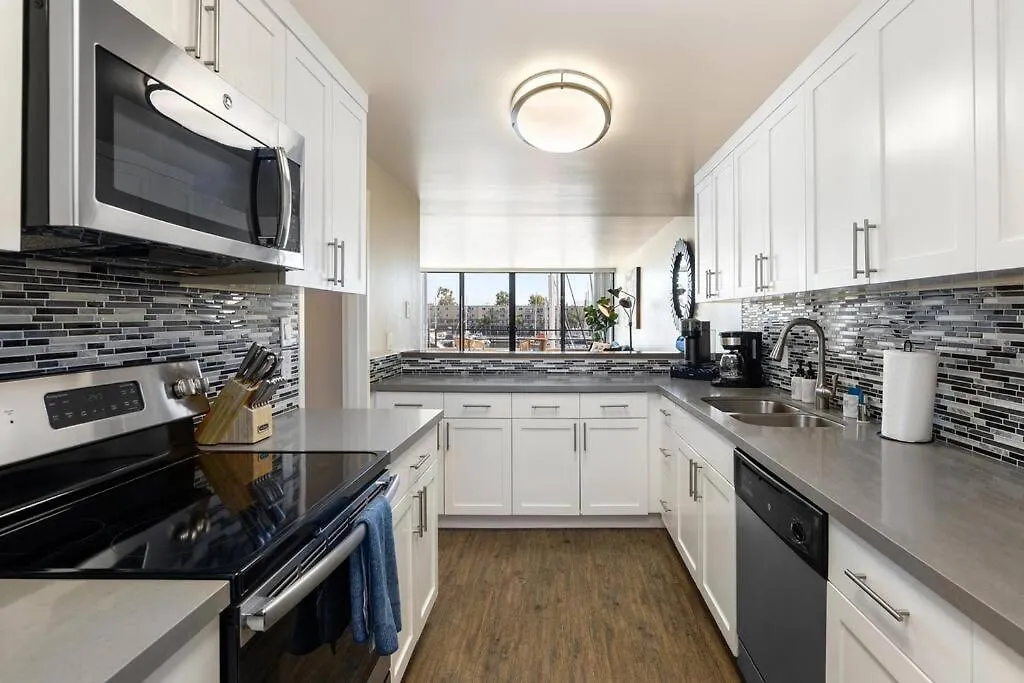 Peridot Palm - Marina Views 2Br W Private Large Patio Apartment Los Angeles